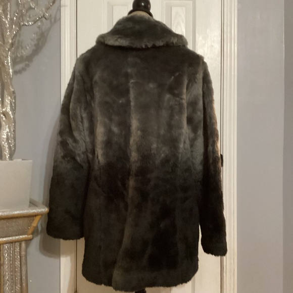 Isaac Mizrahi Faux Fur Coat - Picture 5 of 6